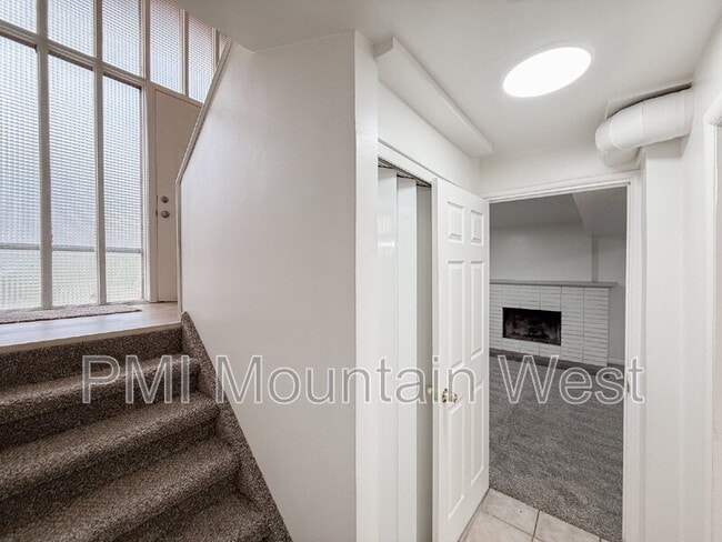 Building Photo - 698 Doren Dr