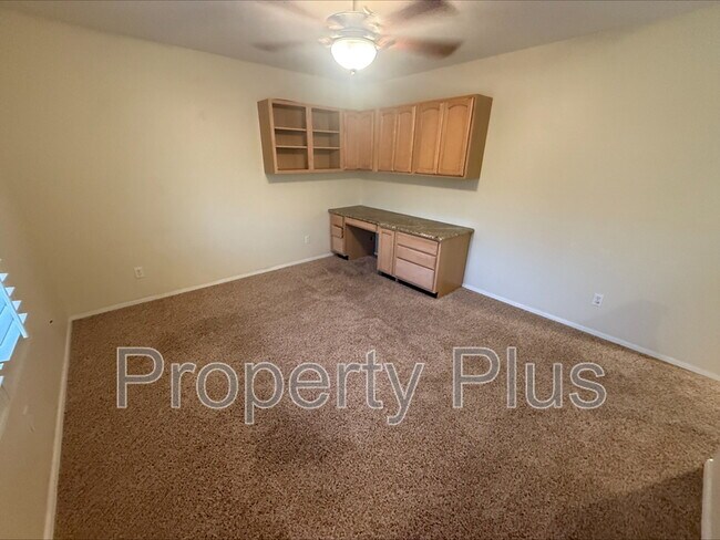 Building Photo - 8355 W Molly Ln