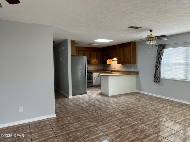 Building Photo - 6213 Sunset Ave