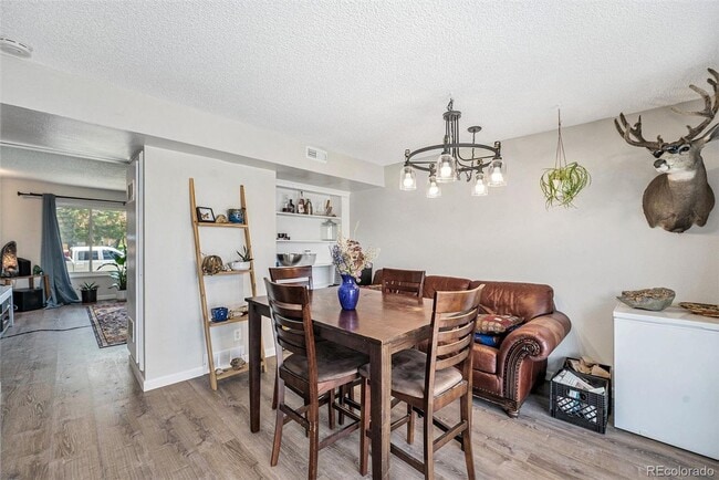 Building Photo - Beautifully Updated 3-Bedroom End-Unit Tow...