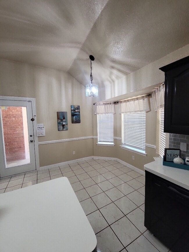 Building Photo - BURLESON 3/2/2 HOME