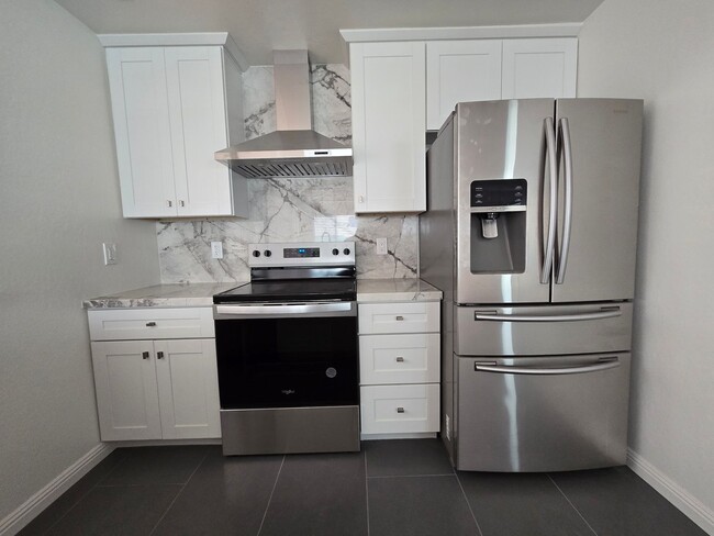Building Photo - Beautifully Updated 4-Bedroom Home with Fo...