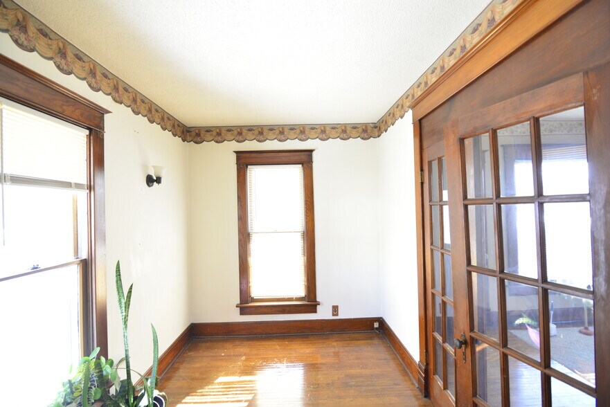 Building Photo - 123 E Columbus St