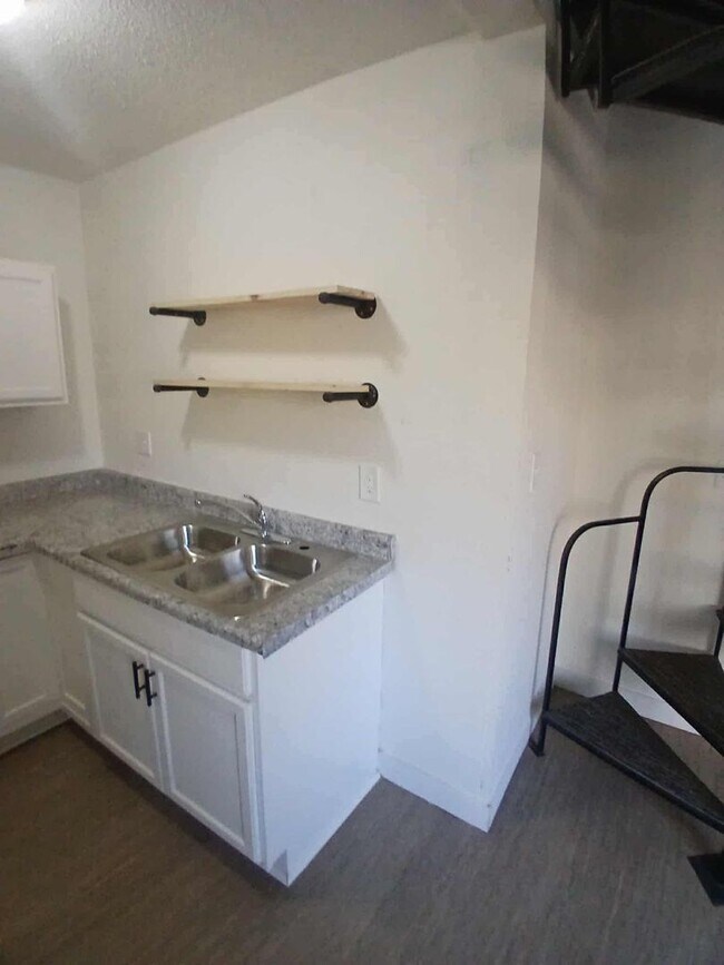 Primary Photo - 901 Virginia St