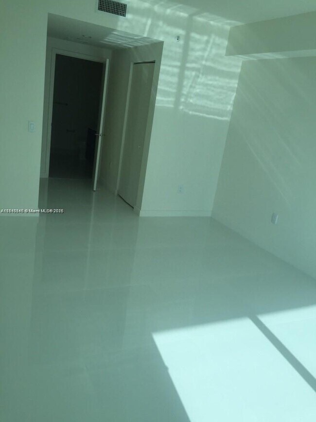 Building Photo - 1100S S Miami Ave