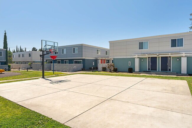 Building Photo - The Pointe at Cupertino