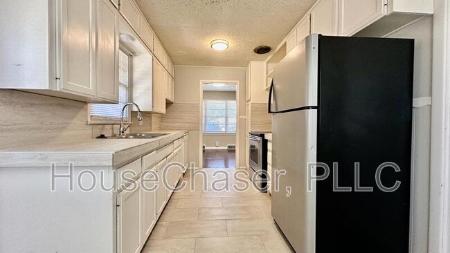 Building Photo - 3411 39th St