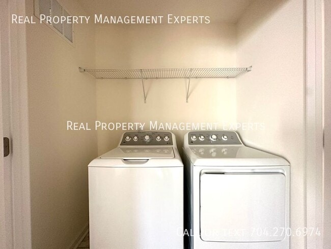 Building Photo - 2789 Yeager Dr NW