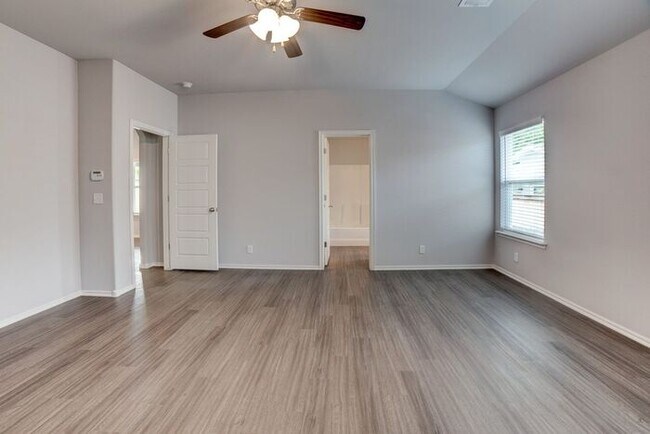 Building Photo - Brand new 4/2/2 in Elysian Fields!