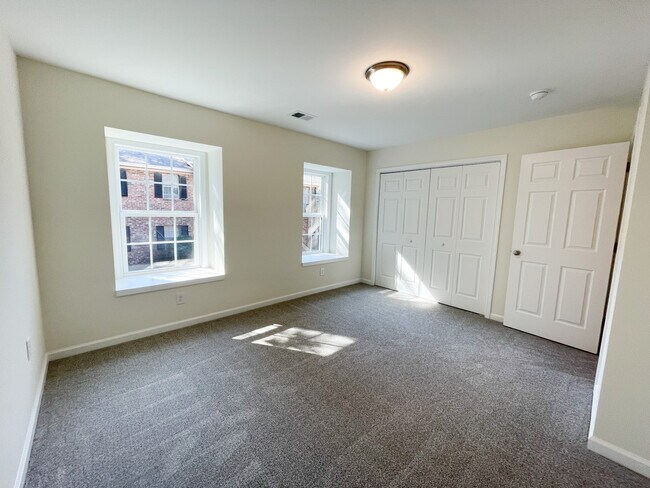 Building Photo - 1912 Devonwood Dr