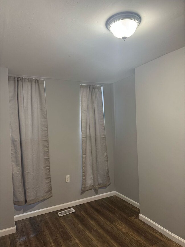 Building Photo - Recently Renovated Two Bedroom House Ready...