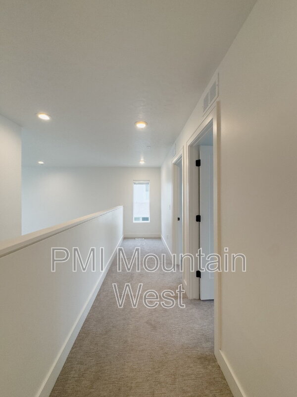 Building Photo - 331 S 680 W