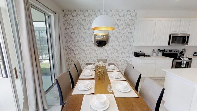 Building Photo - 3810 Oakville Ave