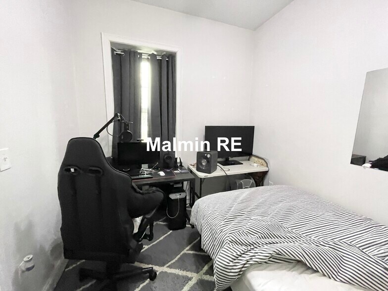 Building Photo - 998 Tremont St