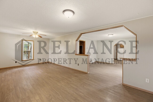 Building Photo - 1028 W Munnell Ave