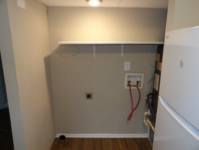 Building Photo - 207 Landings Dr