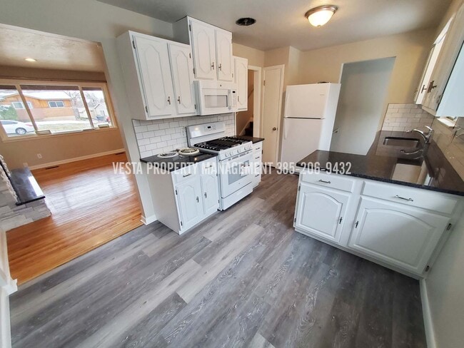 Building Photo - 1380 3rd St