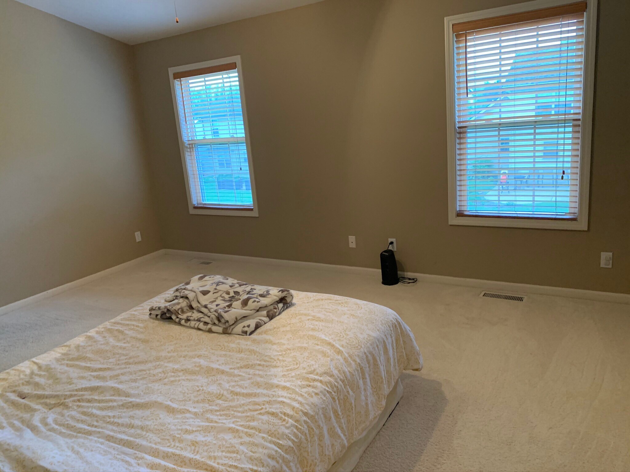 Building Photo - 11005 N Waterton