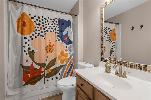 Building Photo - 901 Brentwood Dr