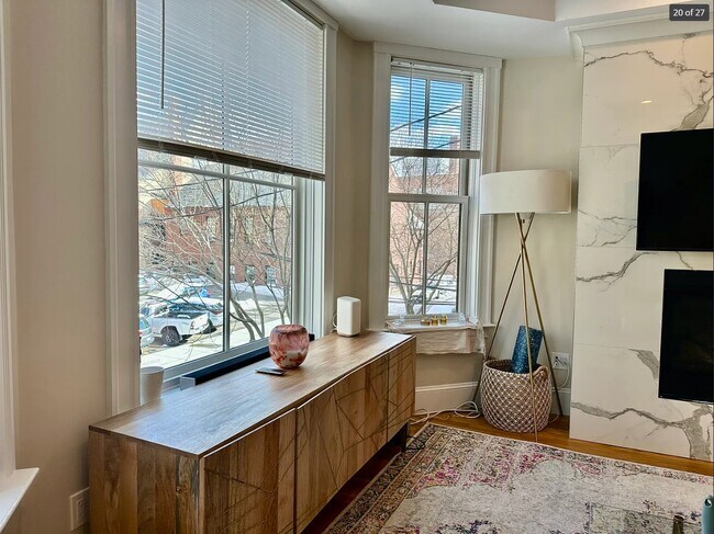 Building Photo - 470 Green St