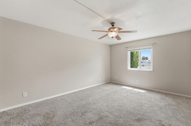 Building Photo - Prime Scottsdale Living | 2 Master Suites + Private Patio Retreat