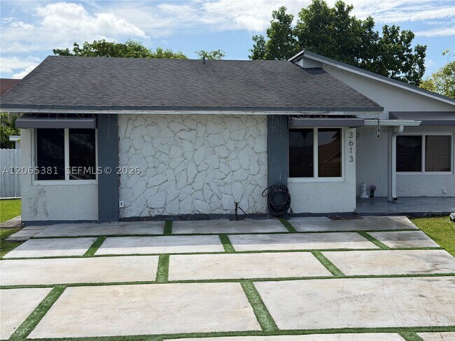 Building Photo - 3613 SW 112th Pl
