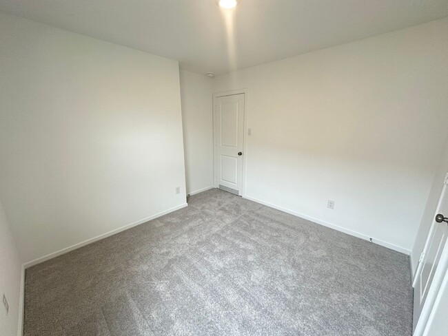 Building Photo - Brand New 3 Bed 2 Bath