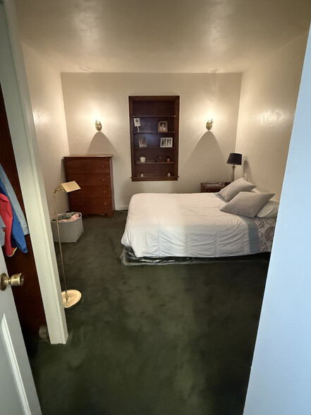 bedroom - 410 N 4th St