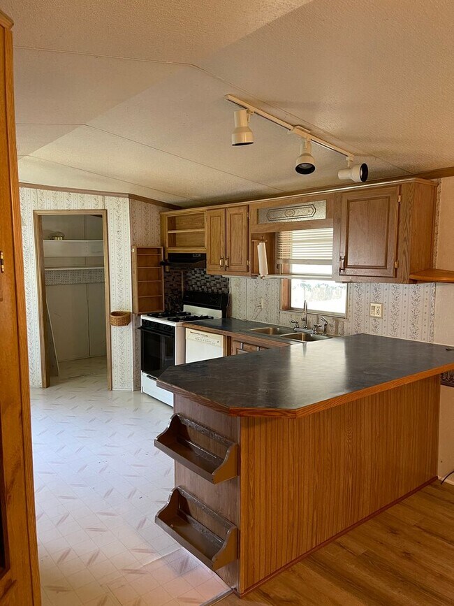 Building Photo - 3 bedroom home Fayetville PA!