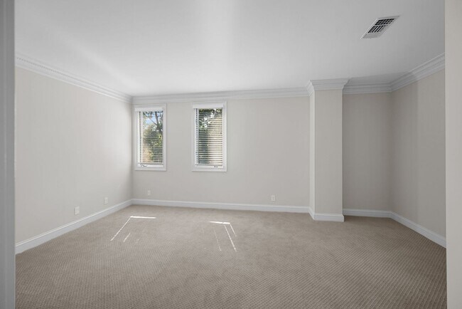 Building Photo - Newly Renovated Condo in The Westende with...