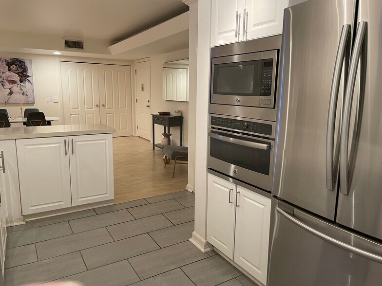 Building Photo - 4240 Fulton Ave