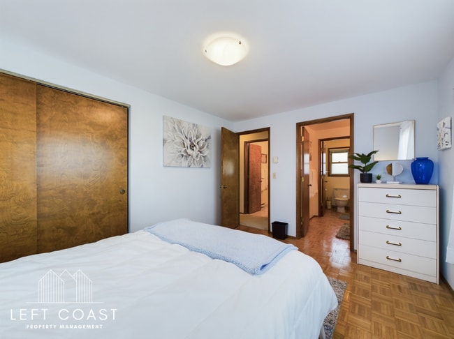 Building Photo - 890 SW 7th St