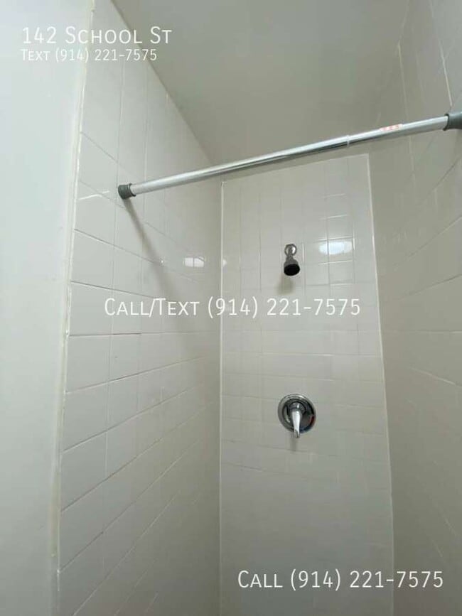 Building Photo - 142 School St