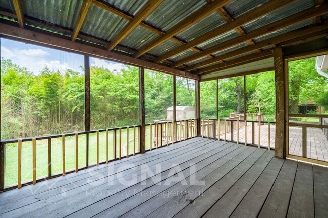 Building Photo - 1288 Hiawatha Dr NE