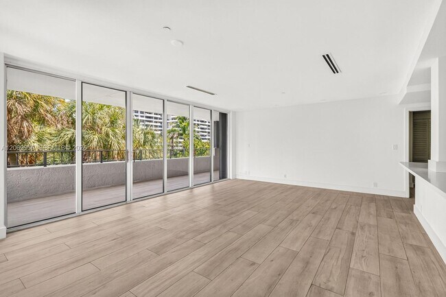 Building Photo - 251 Crandon Blvd