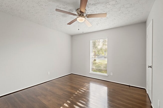 Building Photo - 24030 Silversmith Ln