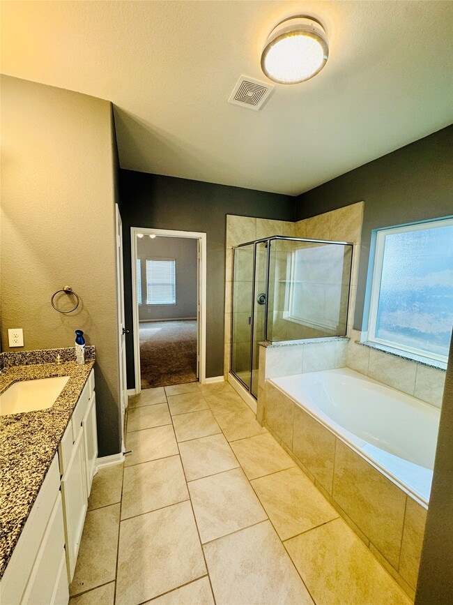 Building Photo - 13018 Laura Lake Dr