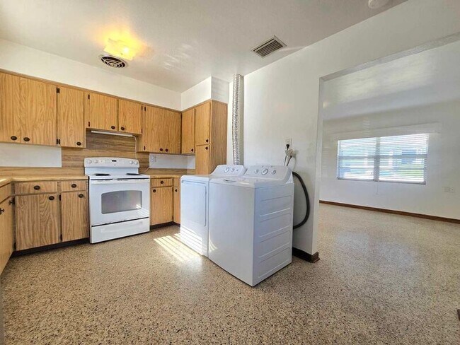 127 E Beacon Rd 127 E Beacon - 127 E Beacon Rd Lakeland Fl Building Photo 