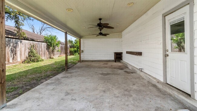 Building Photo - 714 Ogilvie St