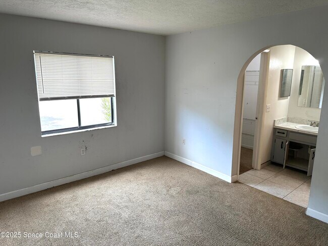 Building Photo - 165 San Juan Cir
