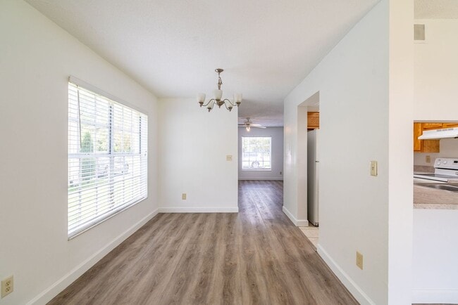 Building Photo - Beautiful 3 bedroom 2.5 bathroom townhouse for rent near USF.