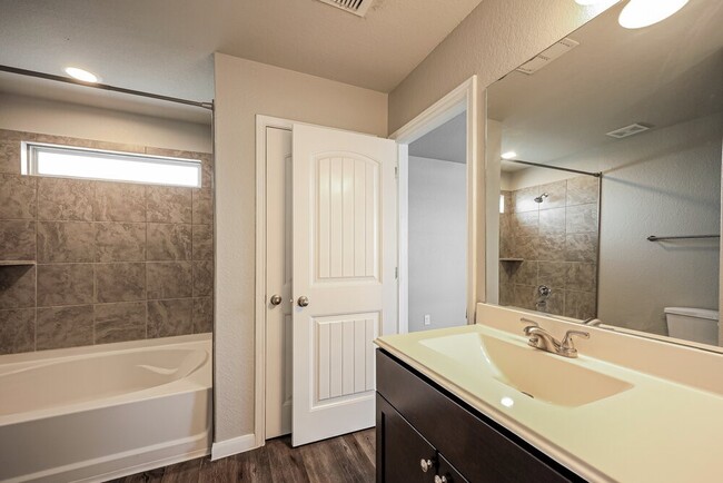 Building Photo - 15815 Spruce River Ct