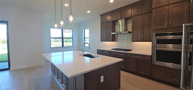Building Photo - 2625 Waterfront Cir