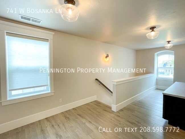 Building Photo - 741 W Bosanka Ln