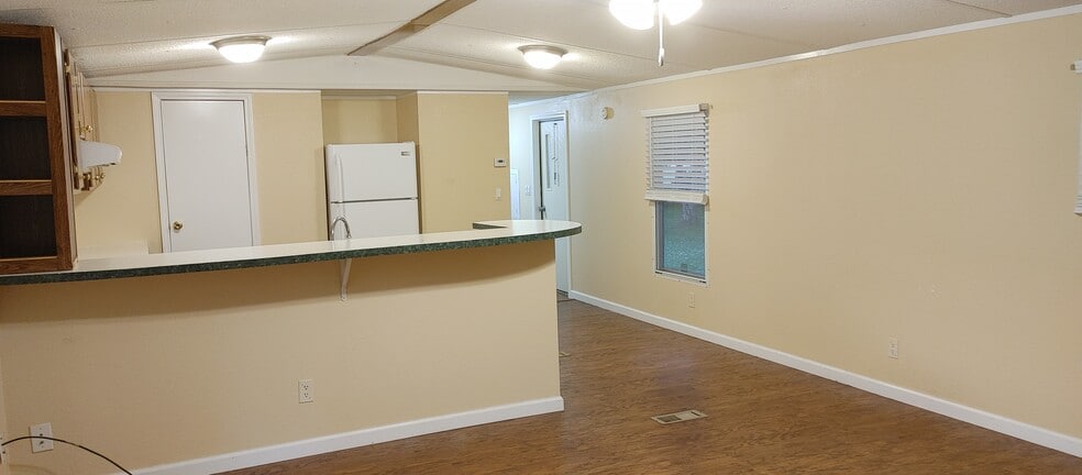 Building Photo - 853 Lovejoy Rd