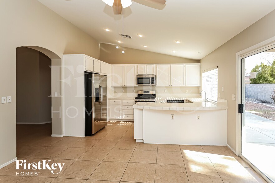 Building Photo - 4822 Wind Break Ln