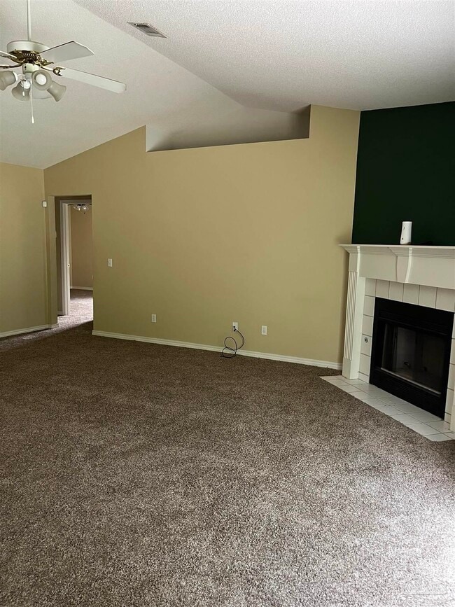 Building Photo - 571 Riola Pl