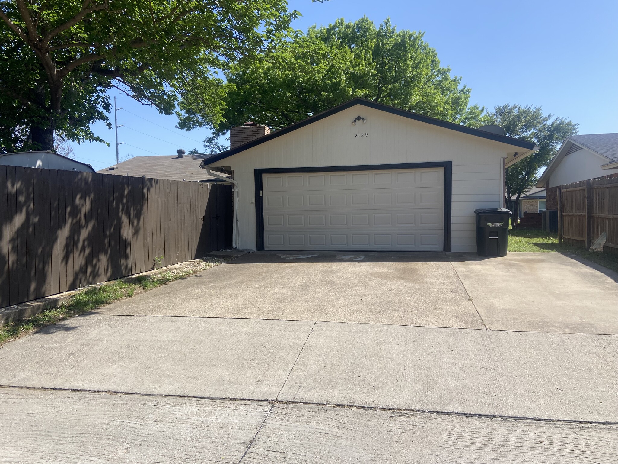 Building Photo - 2129 Poppy Ln