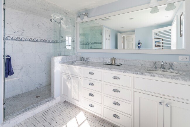 Building Photo - 159 Beach Ave