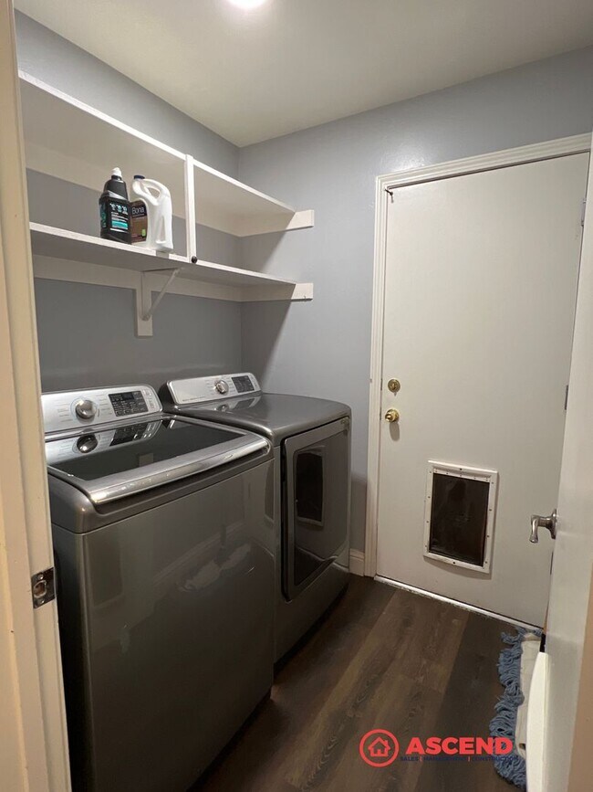 Building Photo - Beautiful 3 Bedroom in NW Bakersfield Centrally Located